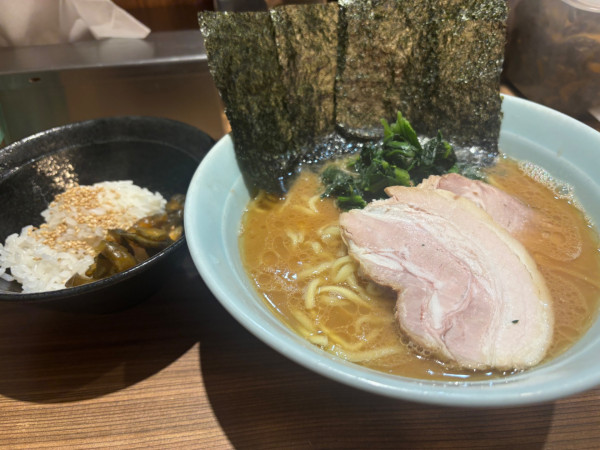 「ラーメン、バラチャーシュー」@横浜らーめん渡来武 総本店の写真