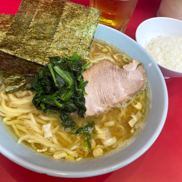「ラーメン並 900円＋生ビール 500円」@横浜ラーメン 武蔵家 大井町店の写真