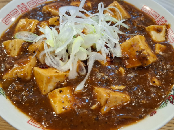 「麻婆麺辛さゼロ級ライス付９９０円」@太陽ホエール 野毛本店の写真