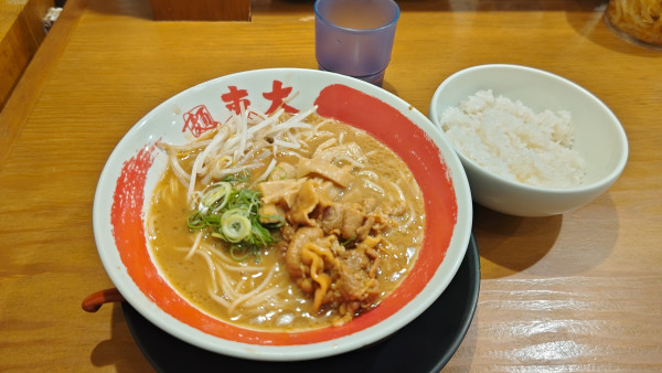 「徳島ラーメン+ライス」@ラーメン東大 京都店の写真