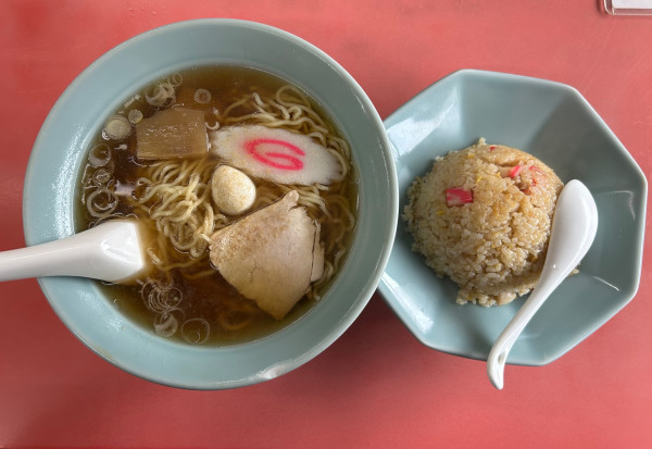「ラーメン、半チャーハン(500¥.300¥)」@やまみち飯店の写真