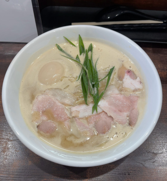 「牛骨白湯+味つけ煮卵（950円）」@弘雅流製麺支店 麺 favoriの写真