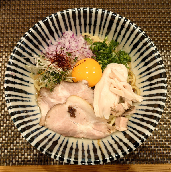 「特製まぜそば(ポルチーニオイル、麺少なめ、1200円)」@麺処 一龍庵 池袋本店の写真