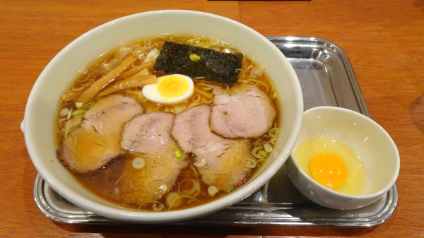 「チャーシューワンタン麺（1,450円）＋生玉子（100円）」@昭島 大勝軒の写真