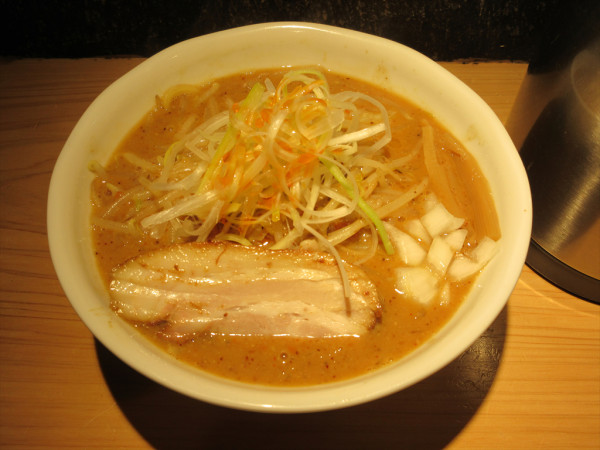 「辛味噌らーめん（1,100円）」@萬馬軒 新宿西口店の写真