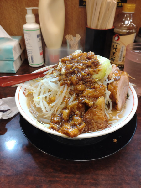 「小ラーメン　野菜マシ　アブラマシマシ　オマケカレー粉」@ぶっ豚 聖蹟桜ヶ丘店の写真