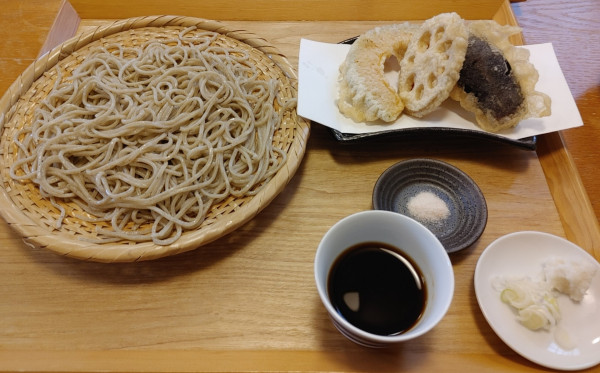 「野菜天ざる蕎麦（1,400円）」@古流手打ちそば処 こそば亭の写真
