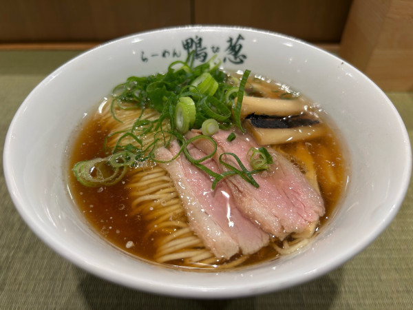 「鴨らーめん980円」@らーめん 鴨to葱 イイトルミネ新宿店の写真