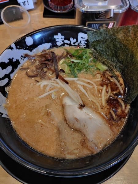 「魚介牛骨らーめん 麺硬め ￥980円」@ラーメン まこと屋 厚木山際店の写真