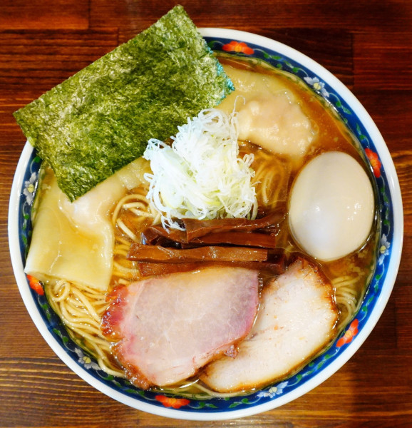 「奈つやのもちもち雲呑味玉中華そば＋味玉＋黒ラベル」@奈つやの中華そばの写真