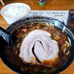 にんにく醤油ラーメン(1,300円)＋ライス(200円)