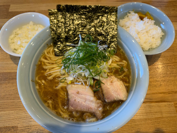 「豚骨醤油大280g➕玉ねぎ➕ライス150g」@豚骨醤油 三輪の写真