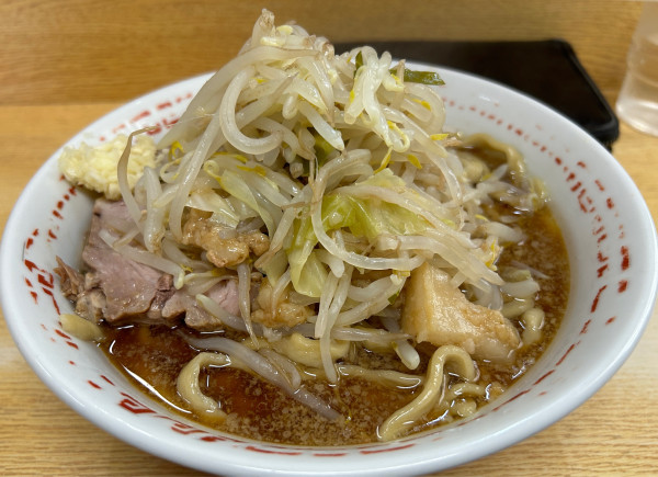 「小ラーメン(ニンニク半分、ヤサイ、アブラ、カラメ)」@ラーメン二郎 環七新新代田店の写真
