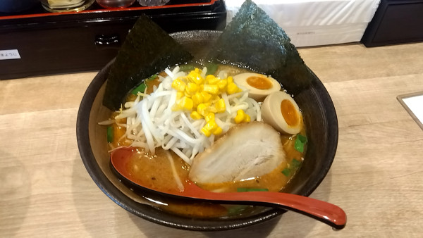 「みそらーめん(ﾉｰﾏﾙ)（９００円）＋味玉（１５０円）」@麺酒坊 林の写真