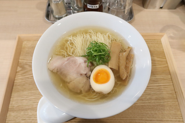 「クリア豚骨しょうゆ￥９００」@らぁ麺 満の写真