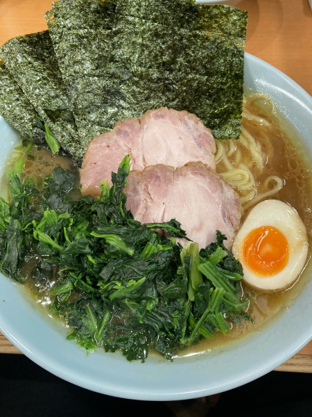 「特製ラーメン（大）＋ほうれん草」@横浜らーめん 武蔵家 綾瀬店の写真