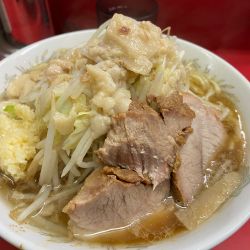 小ラーメン（800円）ニンニク、ヤサイ、アブラ