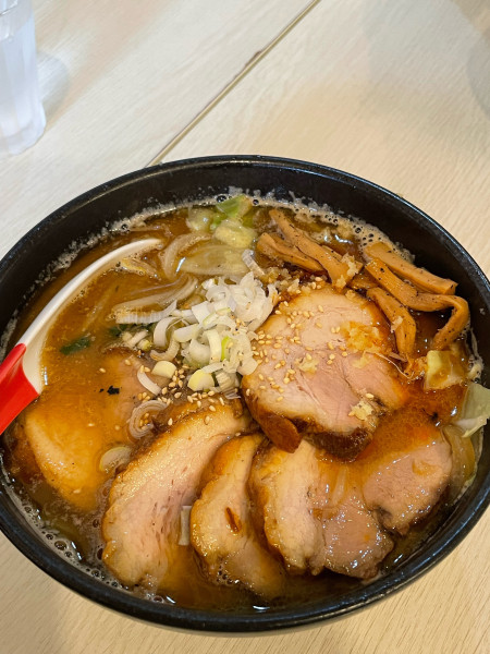 「焦がし味噌らーめん1,000円+チャーシュー4枚 400円」@麺屋 誉の写真