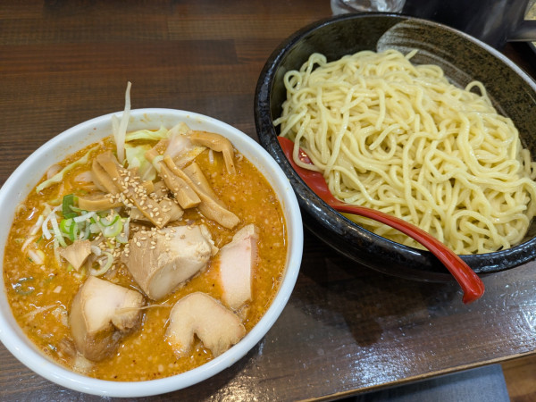 「辛みそつけ麺（麺500g、冷たい麺、味濃いめ）」@ラッキー食堂まとや 千曲店の写真