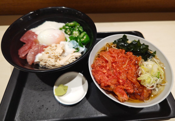 「【店舗限定/期間限定】マグロばくだん丼セット+紅生姜天」@名代 富士そば 市ヶ谷五番町店の写真