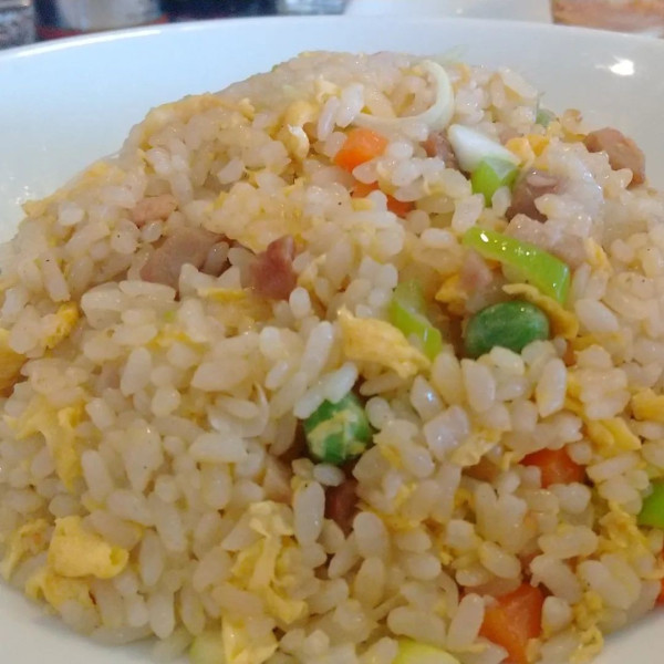 「#五目チャーハン #880円 #餃子 #220円」@満洲園 寒川店の写真