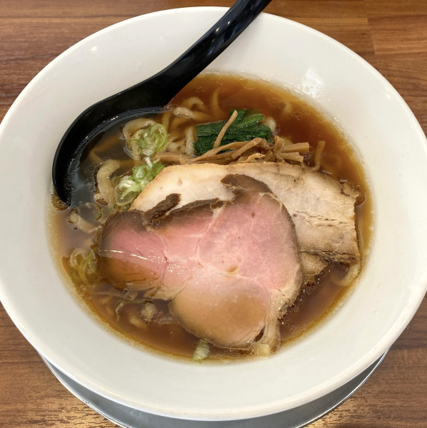 「醤油らーめん 980円」@純手打ち だるまの写真