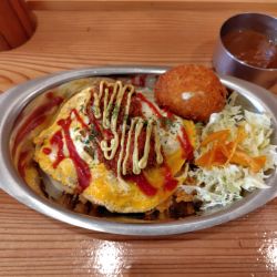 スパイシーハントンライス全部のせ1250円（11月限定）