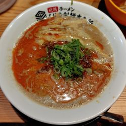 担々麺 950円