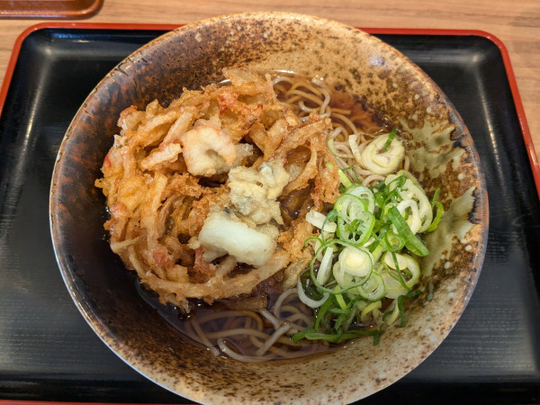「海鮮かきあげそば600円」@えきめん茶屋 三崎口店の写真