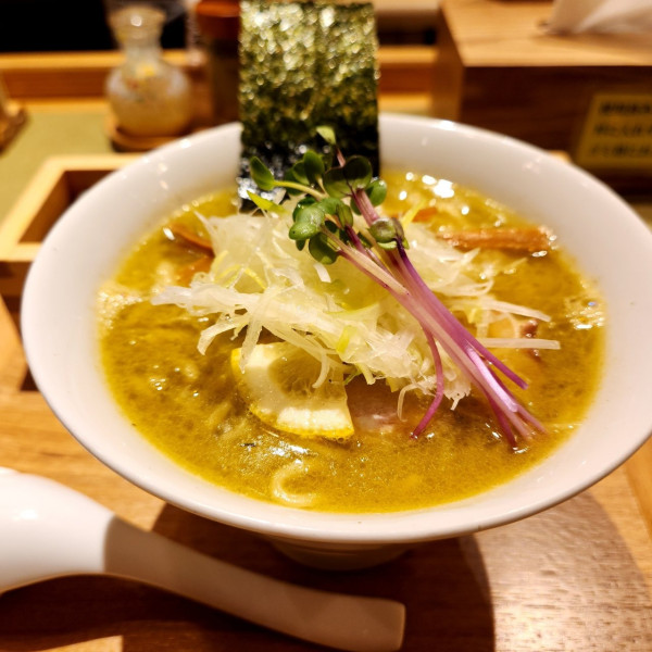 「濃厚牡蠣らぁ麺(上)」@らぁ麺 牡蠣と貝の写真