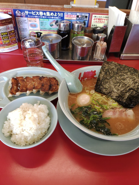 「らーめんAセットと味玉」@ラーメン山岡家 千葉鎌ヶ谷店の写真