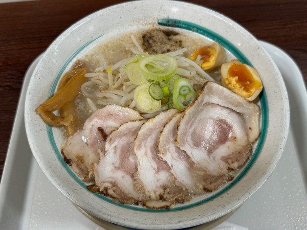 「塩チャーシューめん　麺大盛り」@総本家 しなとら イオン飯田店の写真