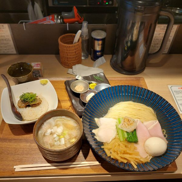 「特製帆立の昆布水つけ麺大盛 黒＋帆立と佃煮ご飯」@Tokyo Style Noodle ほたて日和の写真