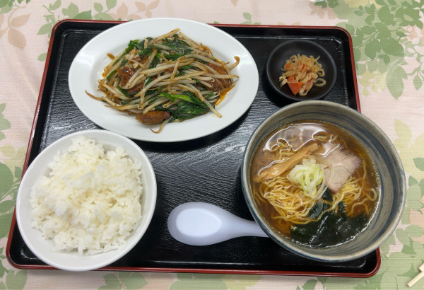 「レバニラ炒め定食 半ラーメン付き」@ラーメン横丁の写真