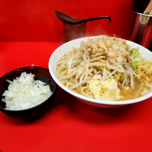 「小ラーメン 少なめ ニンニク、アブラ 玉ねぎ 生姜」@ラーメン二郎 仙台店の写真