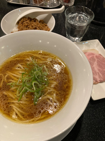 「愛媛県産丸鶏の醤油ラーメン¥1,300」@麺匠 至誠の写真