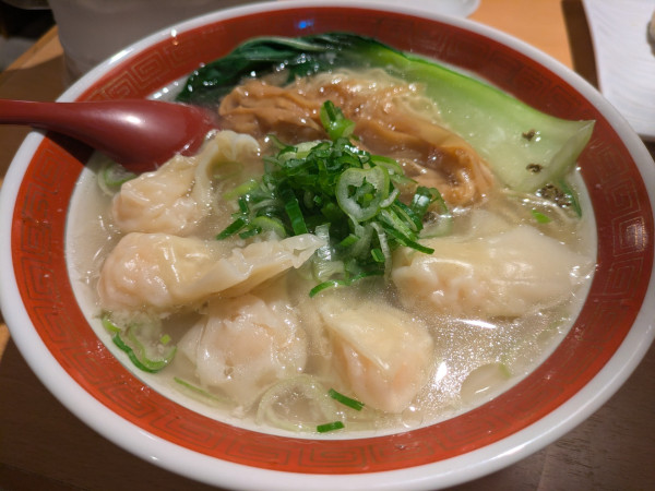 「えび潮ワンタン麺(990円)」@山本さん家 宿郷店の写真