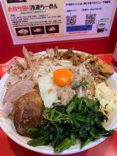 「辛まぜそば大盛500g➕ほうれん草➕ほぐし鶏」@麺屋 桐龍の写真