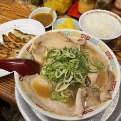 中華そば 850円 + タイムサービス 小飯・餃子 150円