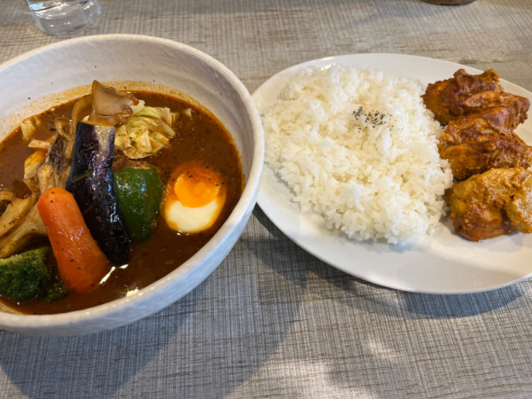 「タンドリーチキンスープカレー：1480円」@らっきょ大サーカスの写真