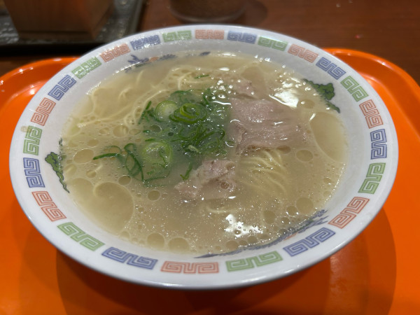 「博多ラーメンバリカタ290円」@博多ラーメン はかたや 川端店の写真