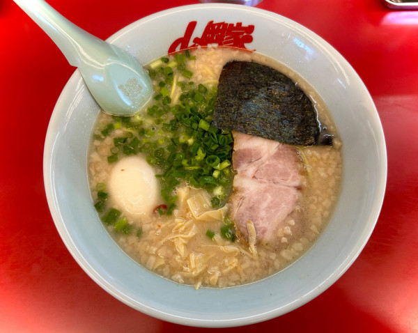 「プレミアム塩とんこつ(930¥)サービス券13枚対応」@ラーメン山岡家 水戸南店の写真