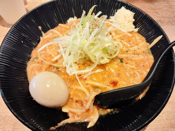 「辛味噌ラーメン＋味玉」@大塚屋の写真