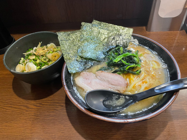 「とき卵ラーメンネギめしセット」@ラーメン 大山家 昭島店の写真