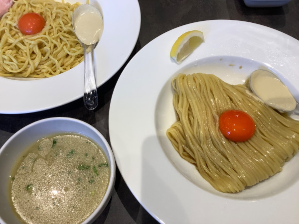 「牡蠣スープつけ麺　熱盛　＋　牡蠣たまご麺　冷盛」@むかん横浜の写真