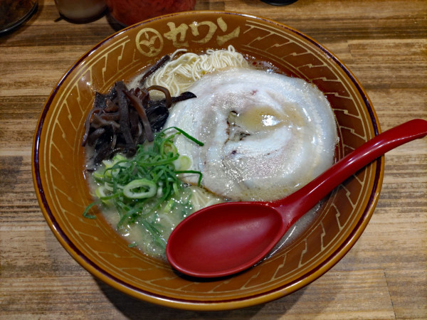 「白ラーメン730円」@豚骨 セワンの写真