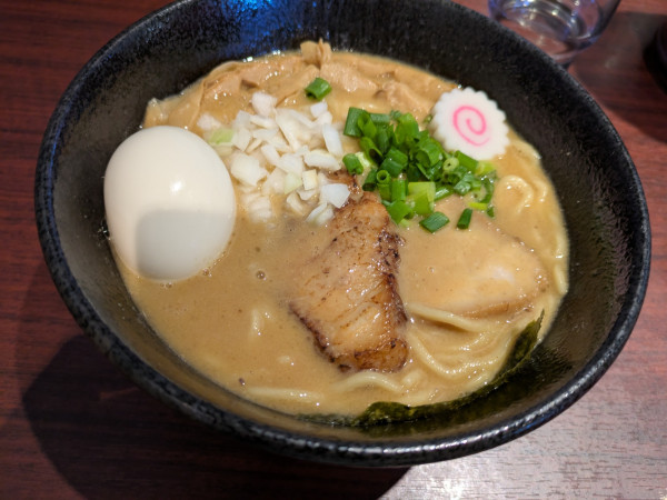 「濃厚中華そば➕大盛り」@中華そば 輝羅の写真