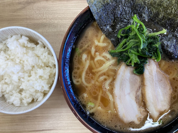 「ラーメン+半ライス」@二代目 栃木家の写真