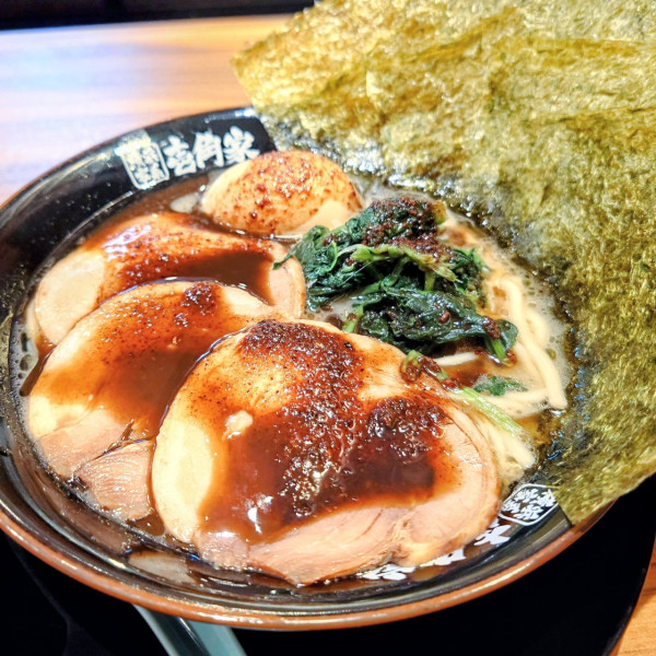 「黒MAXラーメン」@横浜家系ラーメン 壱角家 芝公園店の写真