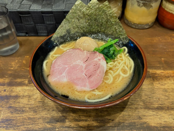 「味玉ラーメン」@家系らーめん 登戸家の写真